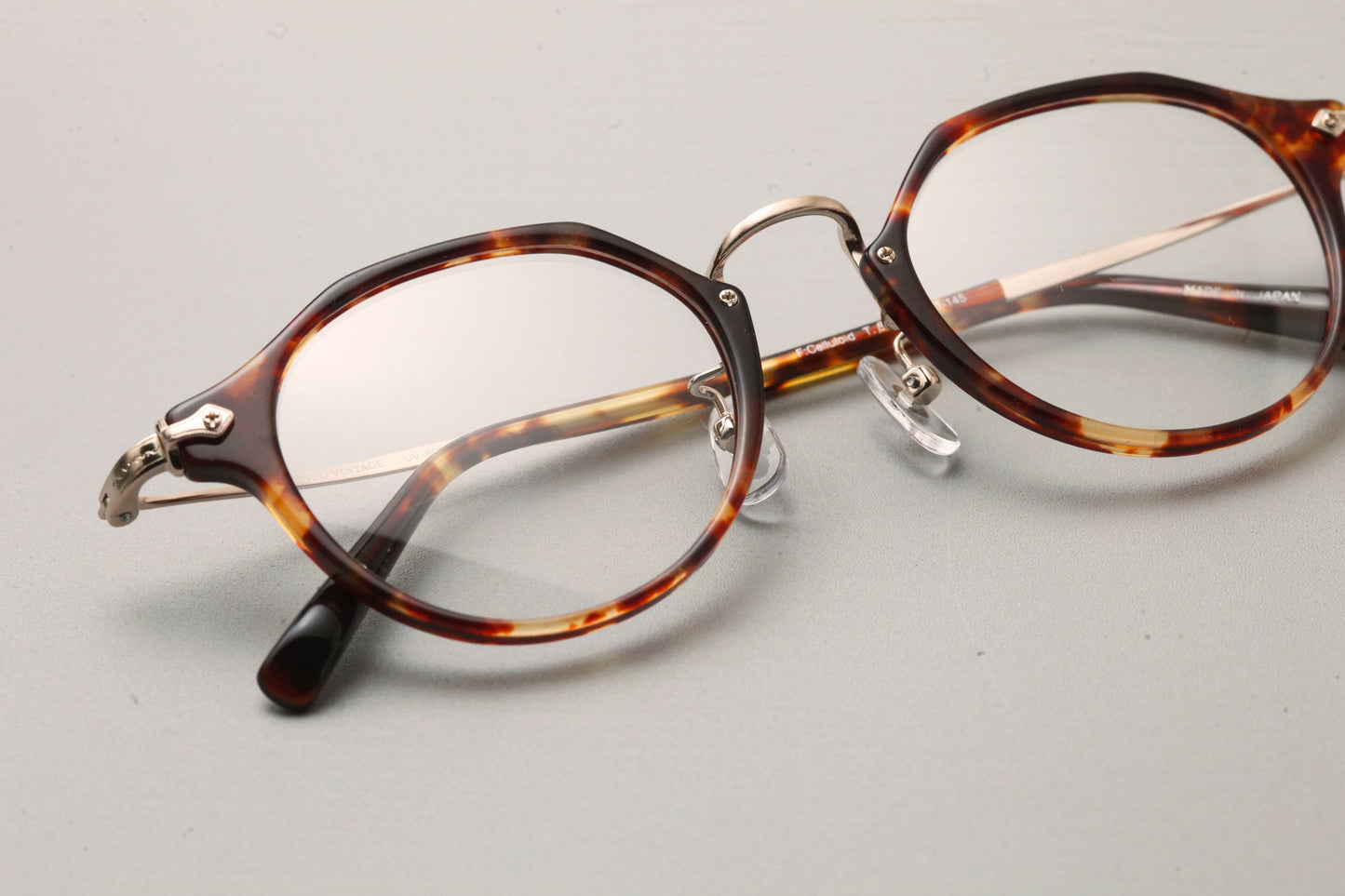 UV-8020 C3 Demi/Gold
