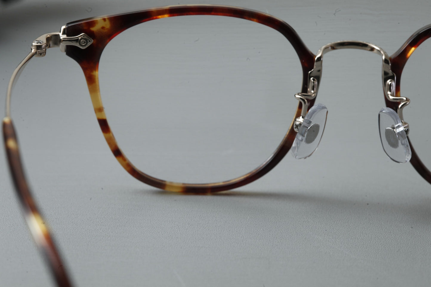 UV-8017 C3 Tortoise / Gold